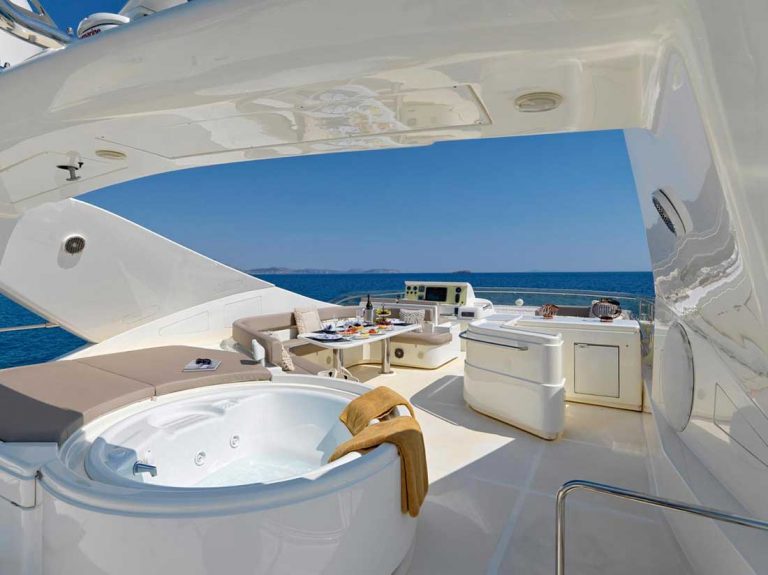 Beauiful Sun deck with Jacuzzi.