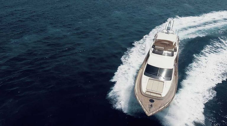 Successful fast planning Azimut 85.